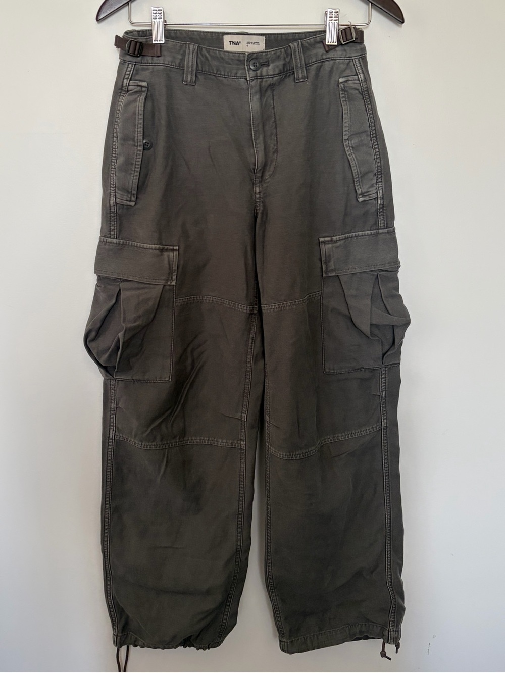 Aritzia TNA - Supply Cargo Pant in Lived-in Coal Grey - 0 - Picture 3 of 15
